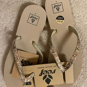 Reef size 9 stargazer gold top flip flops! Brand new never worn!!